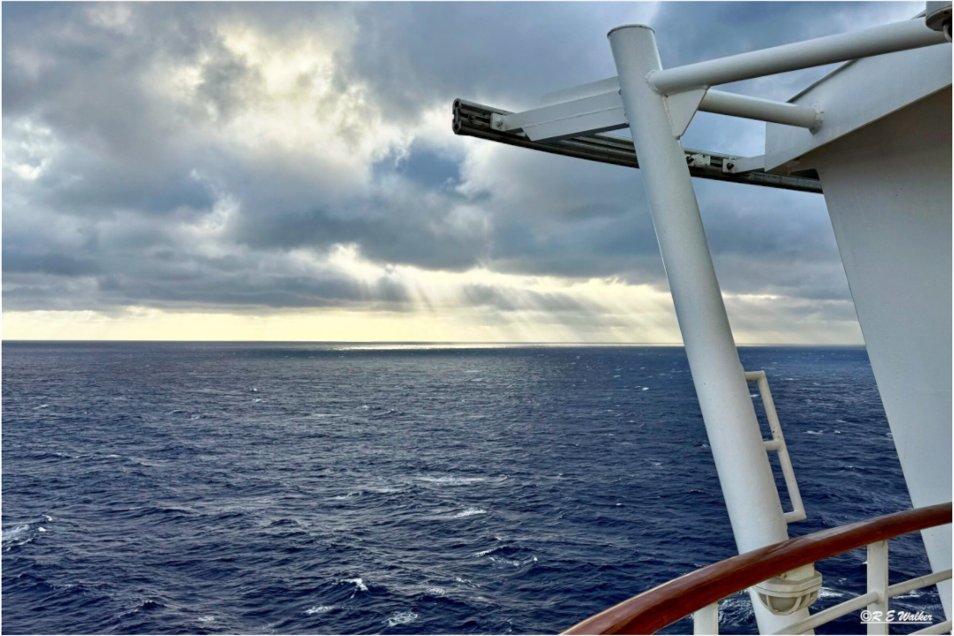 Main image Sunlight coming through Clouds