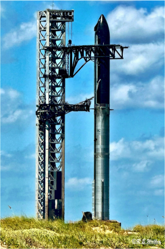 Main image SpaceX Starship on Launchpad